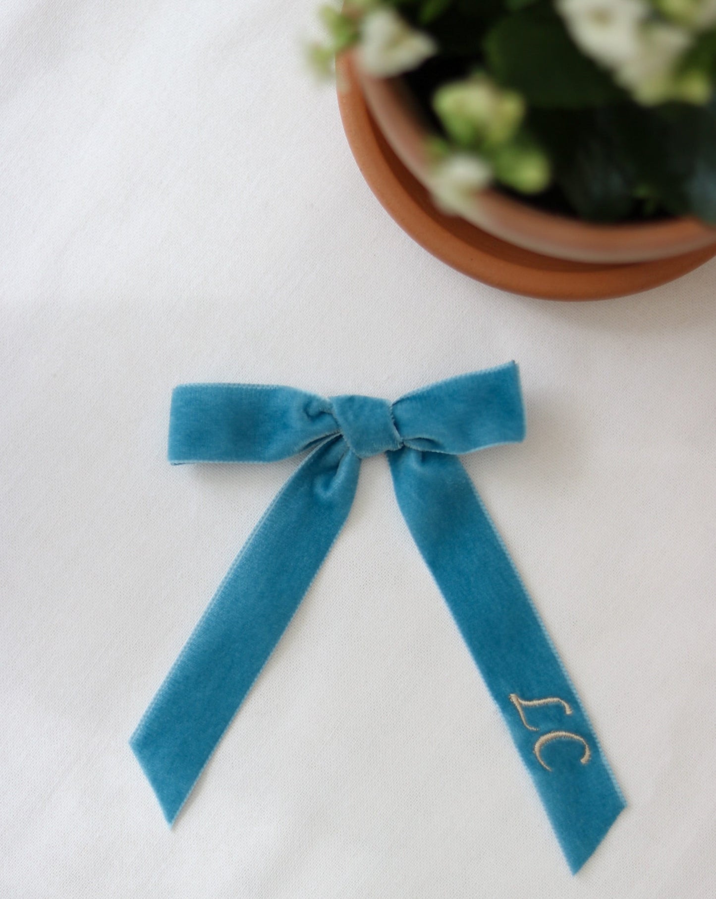 Como Monogram Bow